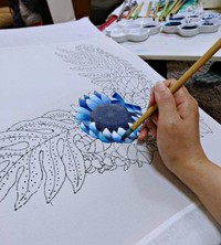 手描き友禅との出会いーー作品に取り組むタカハシさん（画像提供：タカハシ ヤスコさん）