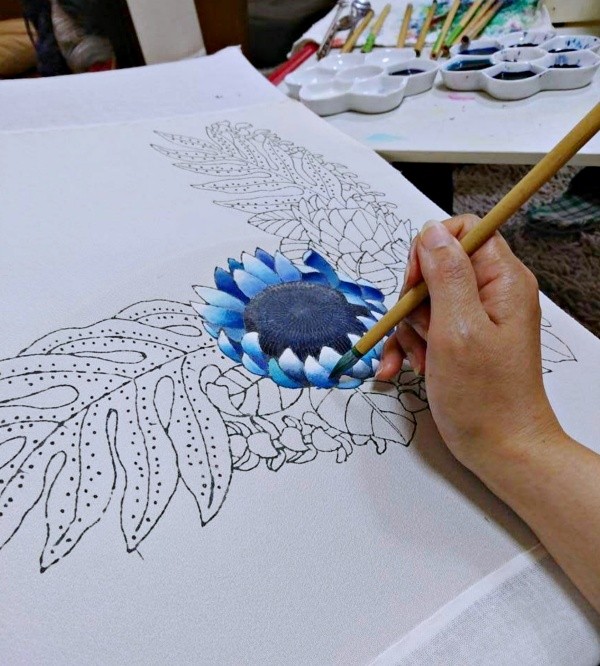 手描き友禅との出会いーー作品に取り組むタカハシさん（画像提供：タカハシ ヤスコさん）