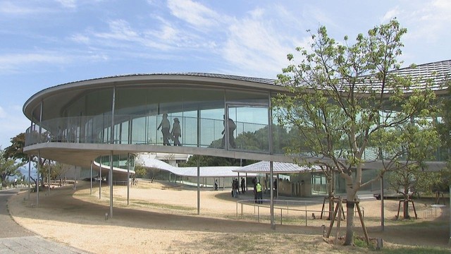 屋島山上にある交流拠点施設「やしまーる」