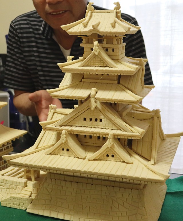 高野豆腐を２００個使ってつくった大阪城