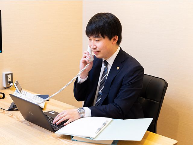 191259-弁護士法人リブラ共同法律事務所　札幌駅前本部l_094（小泉弁護士）_相続会議中