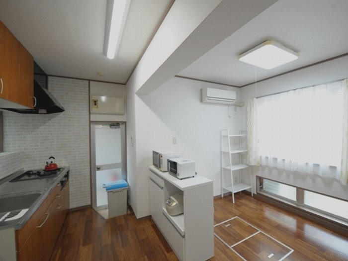 広々とした共有のキッチンスペース