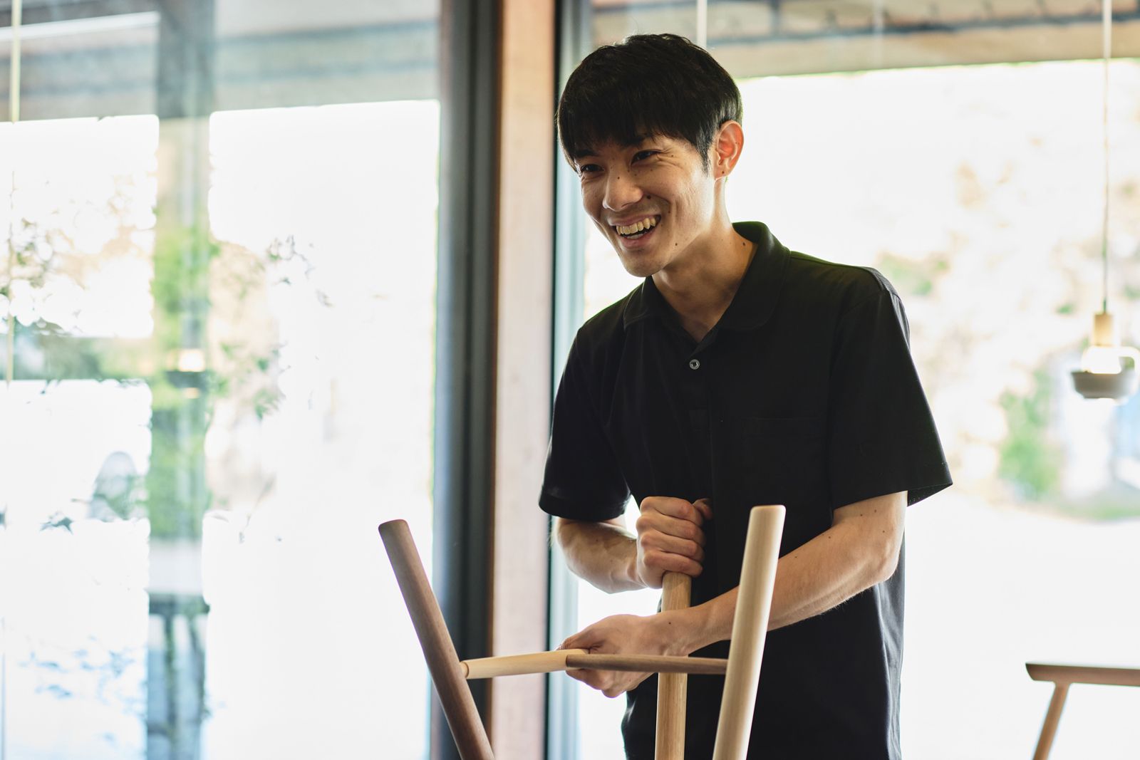 13_【界-奥飛騨】手業のひととき_飛驒産業_スツールづくり_浦谷氏_1-