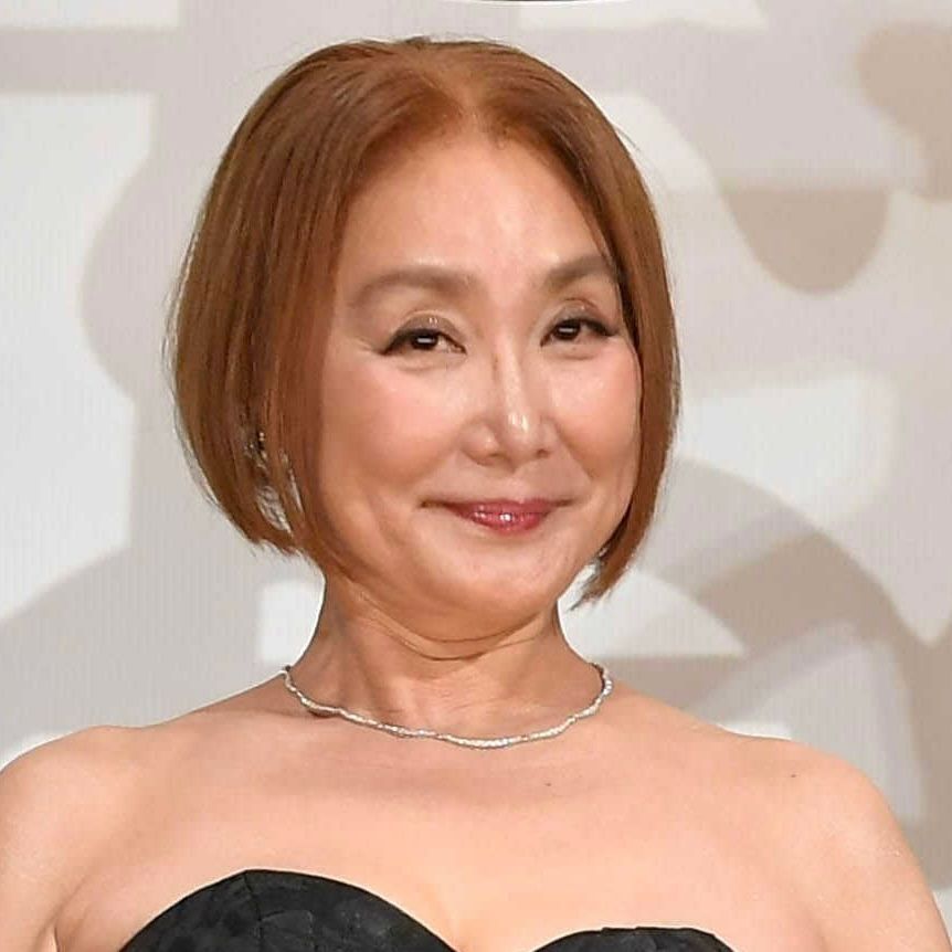 浅野温子さん、がっつり刈り上げヘアスタイル披露 度肝抜かれる人続出「めっちゃかっけえわ」「攻めてる」｜まいどなニュース