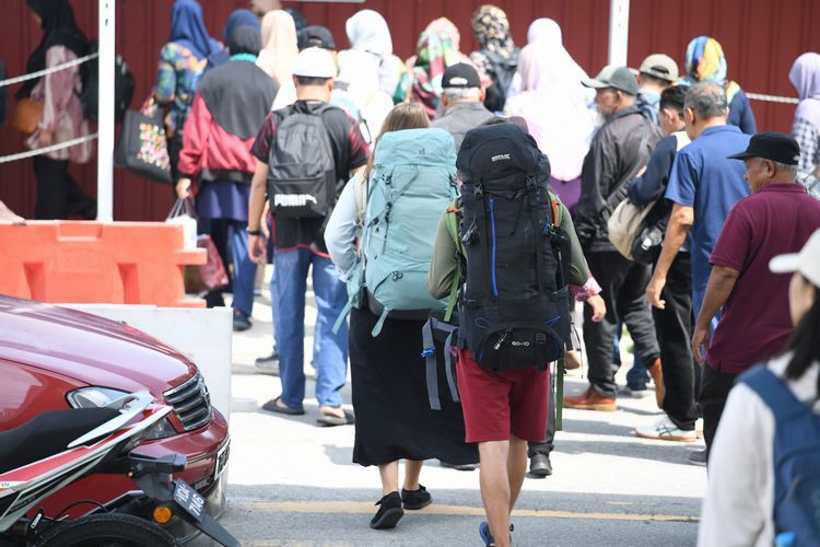 東南アジアを旅する人々