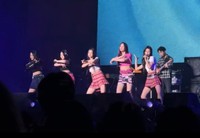 ベース担当のKing Gnu・新井和輝さんが大物過ぎて、NewJeansの6人目のメンバーに見えてきます（動画から切り抜き）