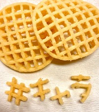 公式も挑戦「ボクも #あみじゃが で #チャレンジ してみたの」（キャラメルコーン【東ハト公式】ツイートより）