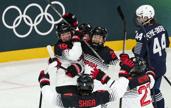 OLYMPICS/ Japan win 3-2 and condemn France to second ice hockey defeat