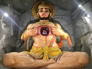 ジョブズとザッカーバーグが足を運んだインドの寺　彼らは何をつかんで帰ったのか