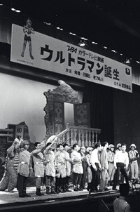 1966年7月に開催された「ウルトラマン前夜祭」のステージ©円谷プロ