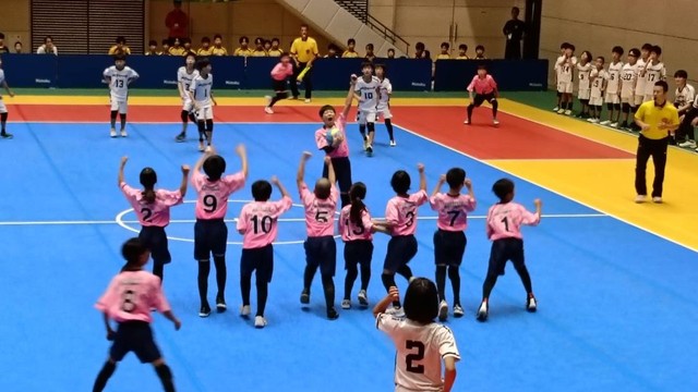 南輝ドッジボールクラブ（手前）　夏の全国小学生ドッジボール選手権　群馬・高崎市　8月16日