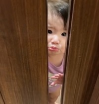 後追いもたまらない可愛さ！とママ（提供：@nakayama.stさん）
