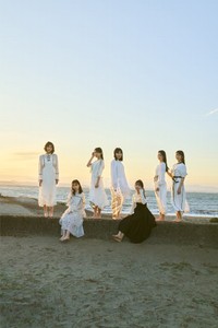 「グラビアンエイジ VOL.1」（KADOKAWA）の表紙・巻頭を飾った「僕が見たかった青空」