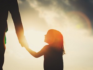 未成年後見人とは？ 必要なケース、選任方法や注意点を解説