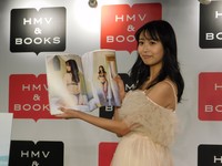 写真集発売イベントを行った溝端葵＝HMV＆BOOKS SHIBUYA