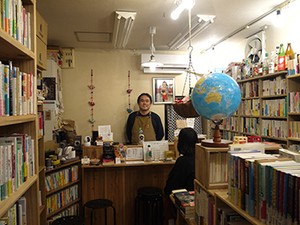 たびたび書店（兵庫）　出版社勤務、教員、介護職員を経た店主がつくる、人が自然に滞在する空間
