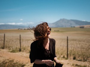 「ひとり」の自由な時間が、「私だけ」の孤独な世界に変わるとき