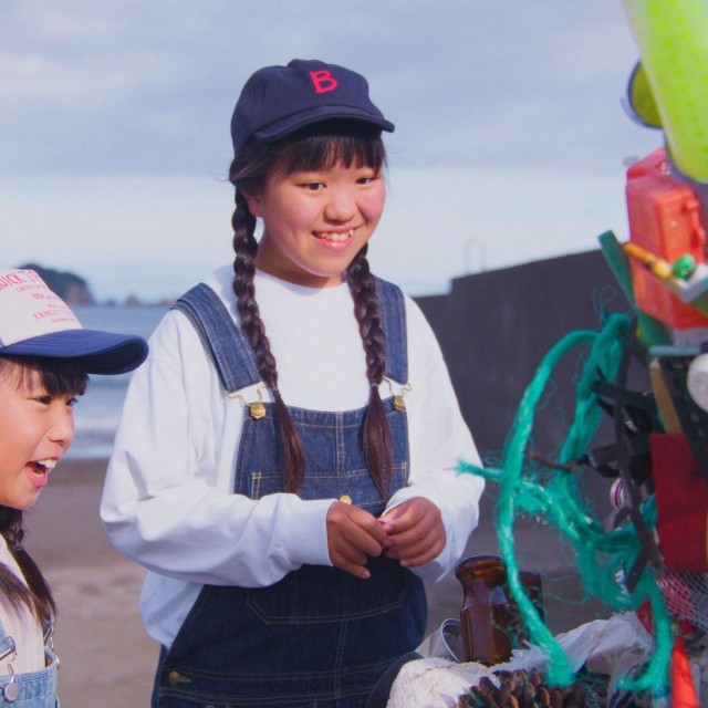 カンちゃんと友達になる全盲の女の子を演じた棡葉あんじさんはビートポエトリーのアーティストで、本作の劇伴も手がけている。彼女の妹役を演じたのは、連続テレビ小説『ブギウギ』で主人公・スズ子の娘・愛子を演じた小野美音さん　(C)NHK