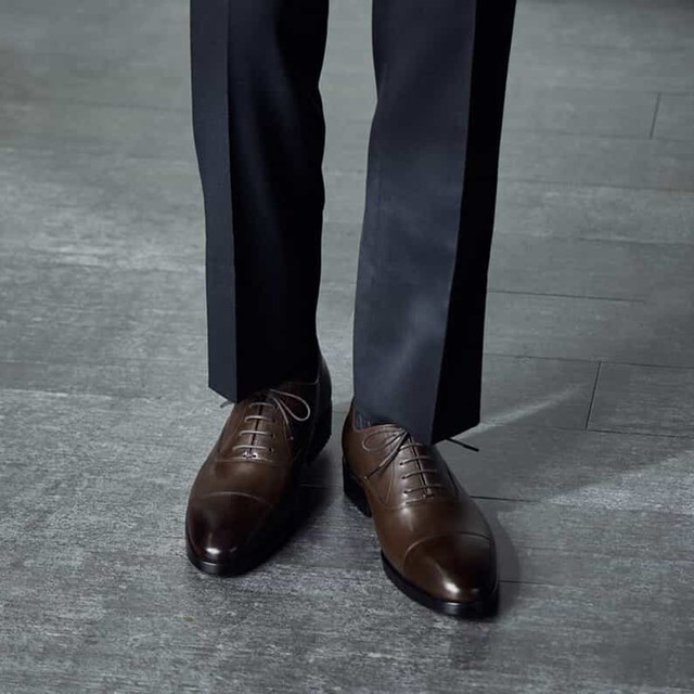 見た目は革靴だけど、スニーカーみたいな履き心地（提供：アシックスウォーキング　1231A286　19,250円）