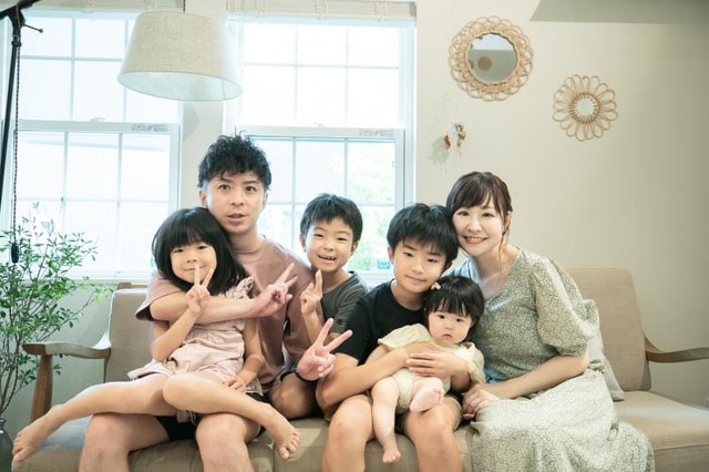 仲良し家族、集合写真！（提供：＠pesanfamilyさん）