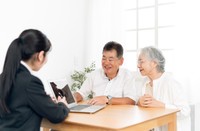 相談することで入居までの道のりが具体的になります。※画像はイメージです。(buritora/stock.adobe.com/）