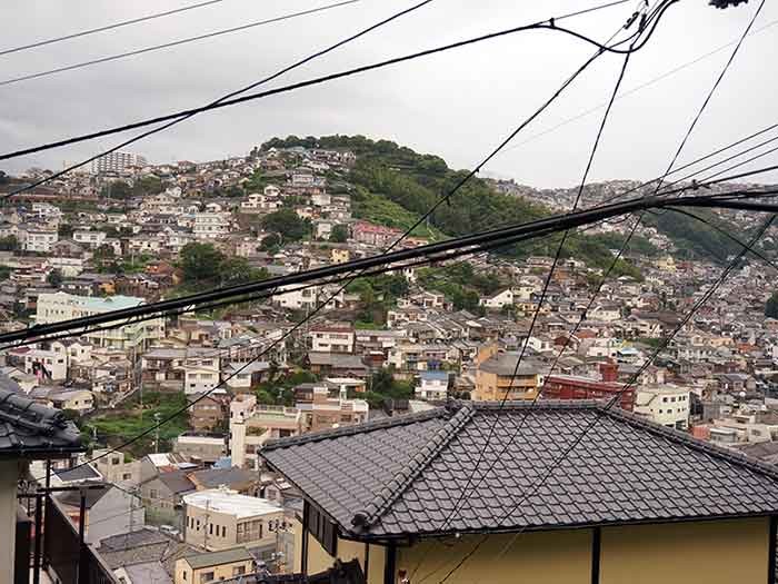 斜面地に広がる長崎の町並み