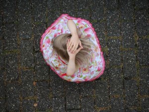 私の持ち物はいつも、名前を連想する「青色」。妹のピンクに憧れた