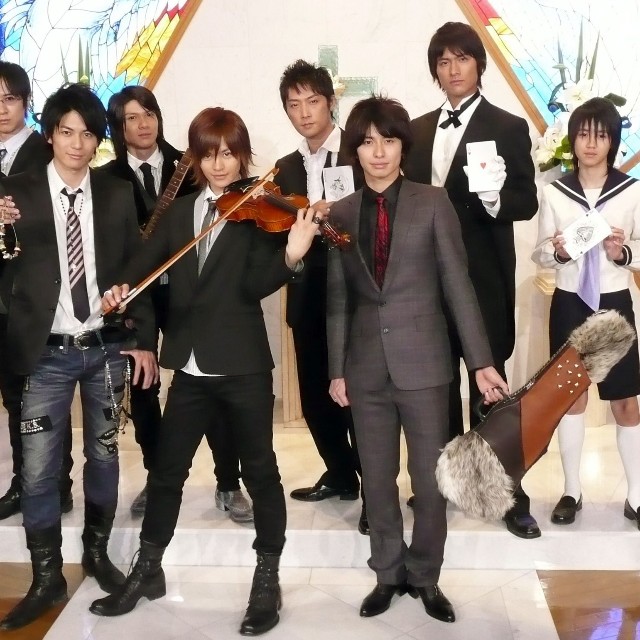 「仮面ライダーキバ」主要キャスト。（前列左から）加藤慶祐、瀬戸康史、武田航平（後列左から）杉田智和、熊井幸平、松田賢二、滝川英治、小越勇輝