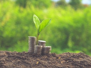 相続した土地をすぐに売却するべきケースとは？ 売った場合にかかる税金についても紹介 