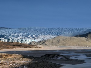 グリーンランドの氷床が生んだ「サプリの粒」　微細な砂は食料危機の鍵になり得るか