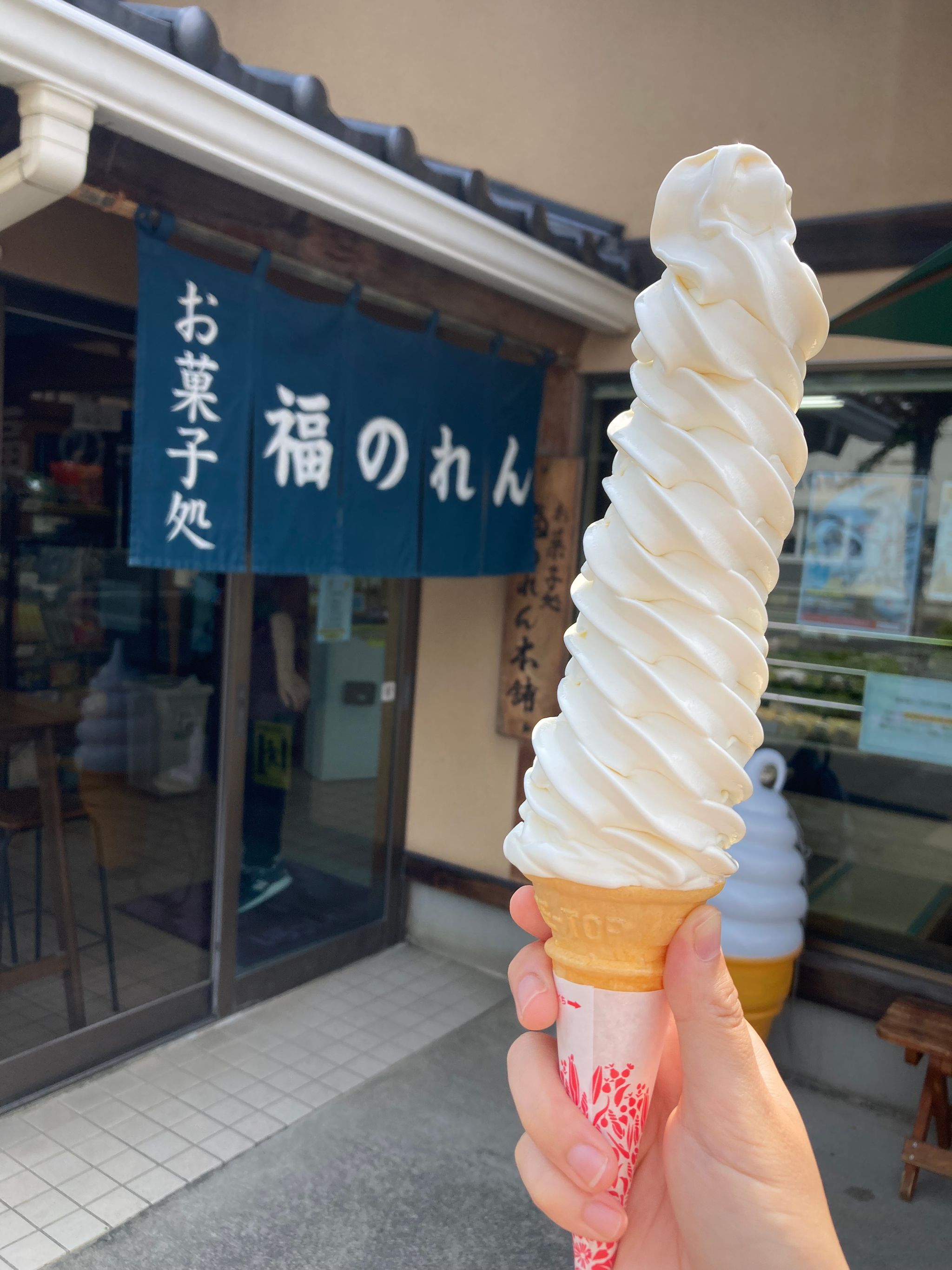 想像の3倍高い」ご当地のソフトクリーム職人が魅せる“神業” 食べきるの