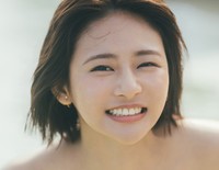 すみぽん（高倉菫）さんの写真集「すみぽん1st写真集『offcourt』」（撮影：東京祐）