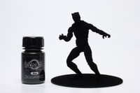 暗素研の誇る世界一黒い水性アクリル塗料「真・黒色無双」（暗素研提供）