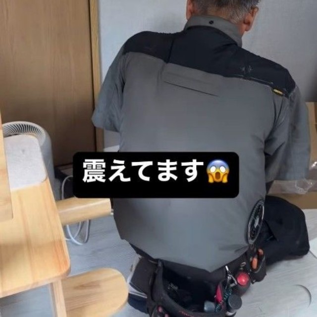 インターネット接続のため、作業をしているおじさん（飼い主さん提供、Instagramよりキャプチャ撮影）