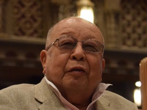 矢野誠一さん「芝居のある風景」インタビュー　自在な筆から昭和が香る