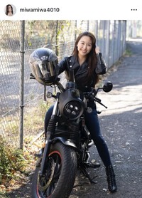 「週刊SPA!」（25年1月28日発売号）でお見送り芸人しんいちが執筆したシナリオを基にしたグラビアを披露した三輪晴香　本人のインスタグラム（@miwamiwa4010）より＝25年2月1日投稿