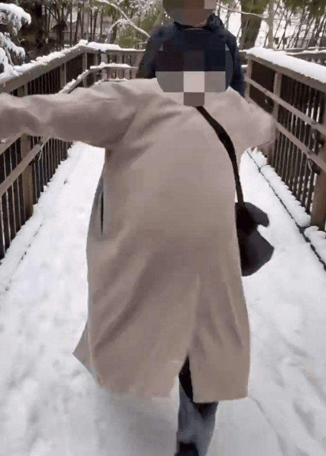 ジタバタしながらなぜか回転