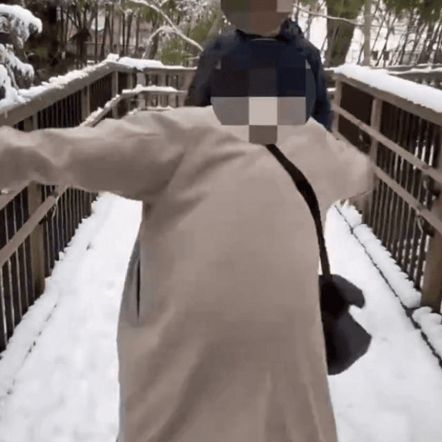 ジタバタしながらなぜか回転