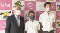 9月からスペインへサッカー留学・児山藍士君　三木町長を表敬訪問　香川