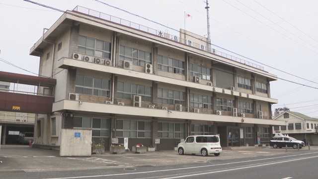 倉敷市の県道で車とオートバイが衝突しオートバイに乗っていた男性が死亡　　