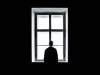 関係性が崩壊した父の記憶を呼び戻すのは、油をかぶったようなあの匂い