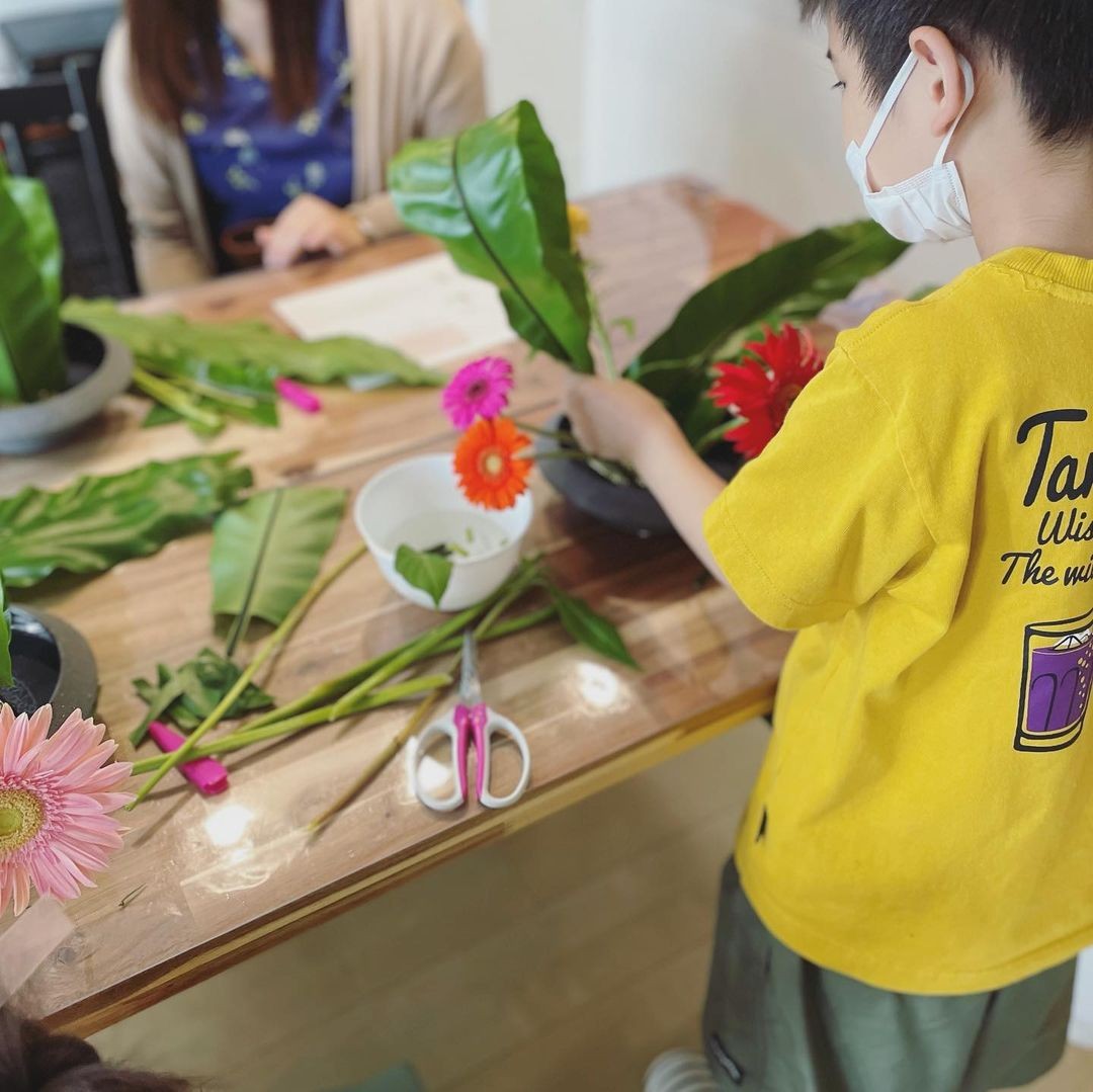 生け花を通した 花育 にロスフラワーを活用 子どもの 心を育む 挑戦 ほ とせなnews