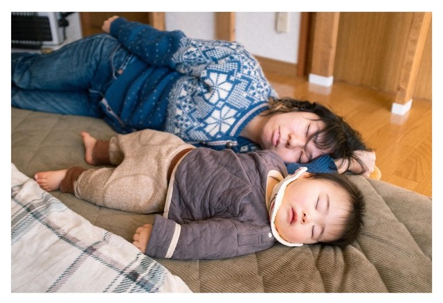 生後10カ月の頃、ママとそっくりの寝顔！（提供：滝沢たきおさん）