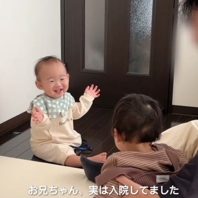 久しぶりの再会に、お兄ちゃんは満面の笑み！（提供：＠haruhina_twins_さん）
