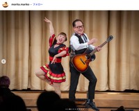 吉本新喜劇の女優、森田まりこさん（左）と、ギター芸人、松浦真也さんとのコンビ「ヤンシー＆マリコンヌ」（森田さんのインスタグラムから）