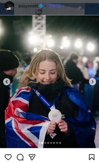 ゾイ・サドフスキシノットのインスタグラム＠zoisynnottより