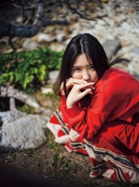 「週刊少年マガジン」（講談社）2025年5月7日発売号に登場した沢口愛華＝撮影/HIROKAZU、スタイリング/melon、ヘアメイク / 田村直子、コーディネート / 福澤卓弥、デザイン / 松本麻実、撮影協力 / のんのこ温水センター