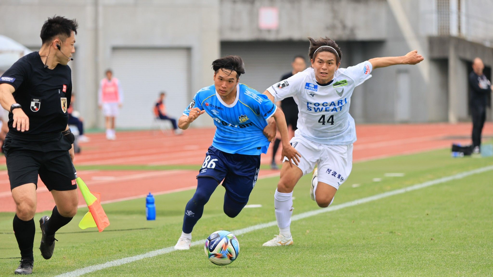 J3カマタマーレ讃岐 ホームで首位のJ2徳島に0-5で敗れる 百年構想