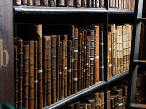 まず床の物を拾おう。片付けられない私は、友達を呼べる部屋をめざす