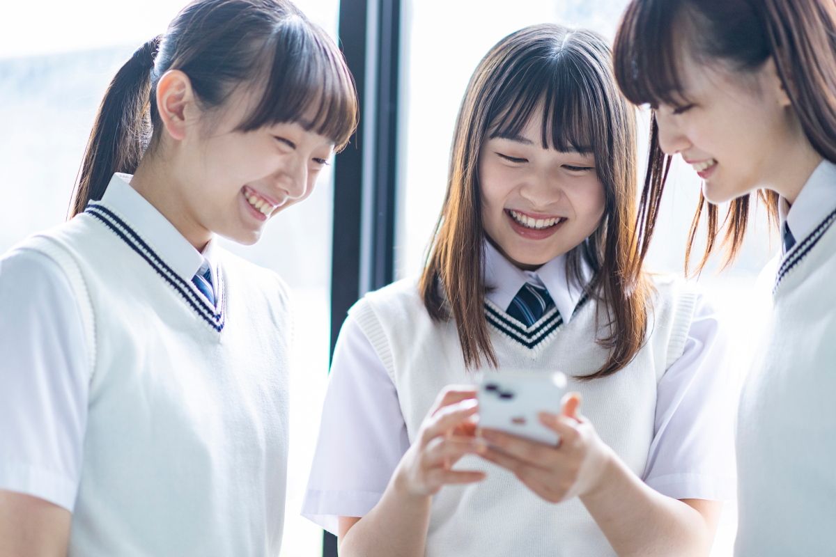 女子中学生 line 自撮り エロ 女子中学生の約3割、女子高校生の約半数「動画をSNSに投稿したことがある」…「公開制限している」割合は？｜まいどなニュース